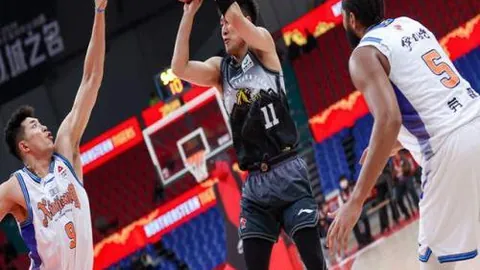 马宁晋升为中足联理事，全力投身职业联赛裁判工作